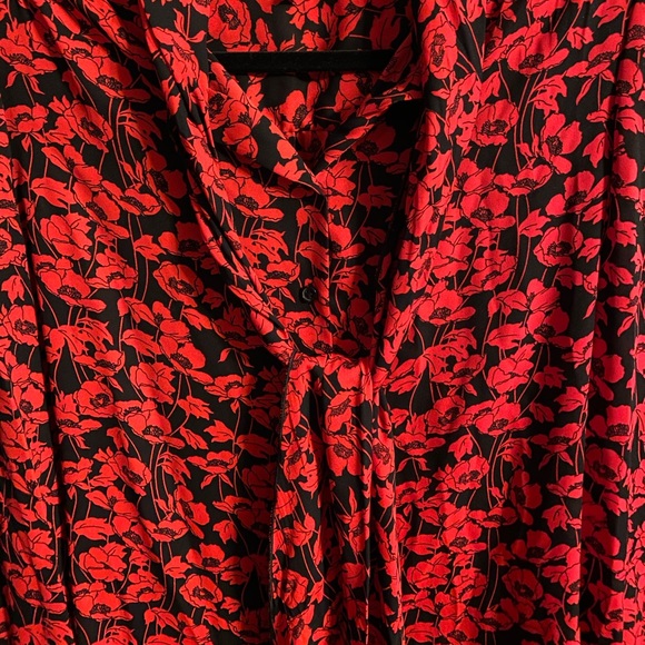 Who What Wear Red Floral Tie-neck Blouse - Picture 5 of 6